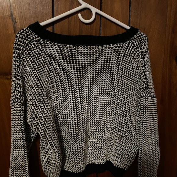 Forever 21 Cropped Sweater - Size S - Black and White - Picture 3 of 4